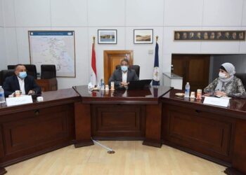وزير السياحة والآثار يعقد اجتماعاً موسعاً لمناقشة سبل دعم منتج السياحة الثقافية في مصر.