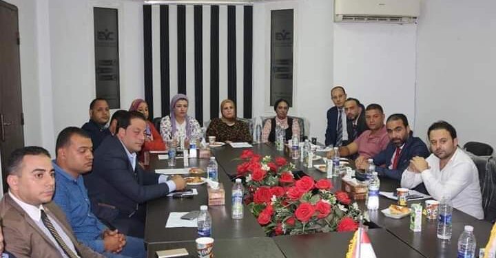 رئيس مجلس الشباب المصرى يعقد اجتماعاً تنسيقا مع المجلس بمحافظة الغربية ويكرم كوادرها