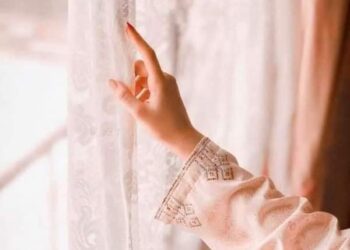 أبتسم ولا تجعل الحزن يتسلل لقلبك.