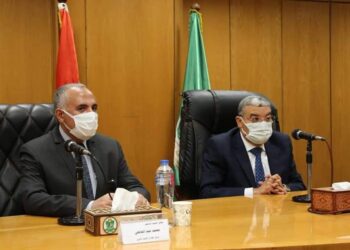 متابعة موقف مشروعات الموارد المائية والري وتكريم العاملين بالمشروع القومى لتأهيل الترع بمحافظة المنيا.