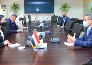 وزيرة البيئة تناقش مع محافظ الغربية دعم القرى الاكثر احتياجا ضمن مبادرة حياة كريمة.