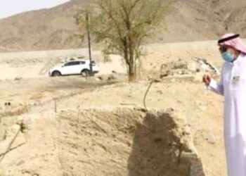 بن جارالله والسليهبي يتتبعان الآبار المكشوفة بالمملكة العربية السعودية.