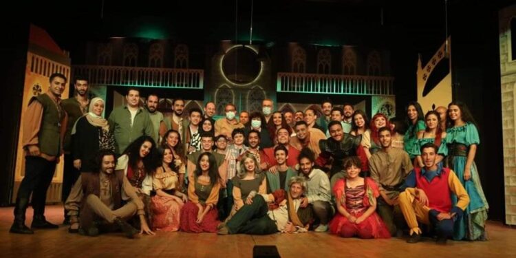 وزيرة الثقافة تشهد ” فريدة” و ” أحدب نوتردام “.