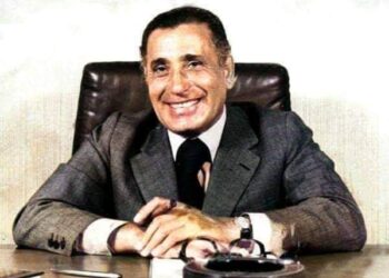 عملاق وأستاذ الصحافة المصرية والعربية الراحل الجورنالجي “محمد حسنين هيكل”.