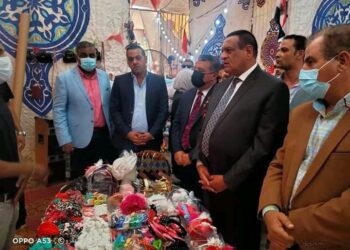 محافظ البحيره يفتتح اثناء جولته التفقدية معرض الأدوات المدرسيه