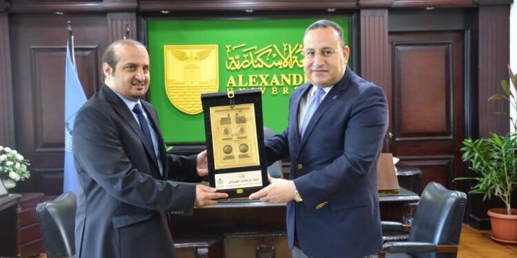رئيس جامعة الإسكندرية يستقبل قنصل السعودية بالإسكندرية.