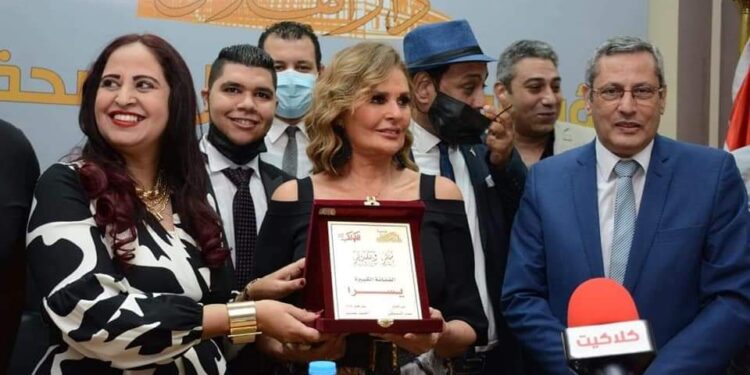 الندوة الشهرية لمجلة الكواكب ومؤسسة دار الهلال تكرم الفنانة يسرا.