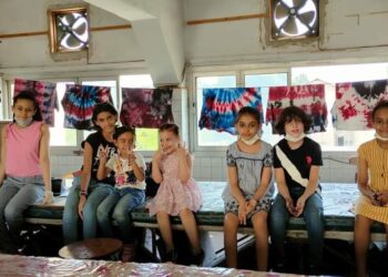 تطبيقية حلوان تنظم ورش للعقد والربط والصباغة وإعادة التدوير.