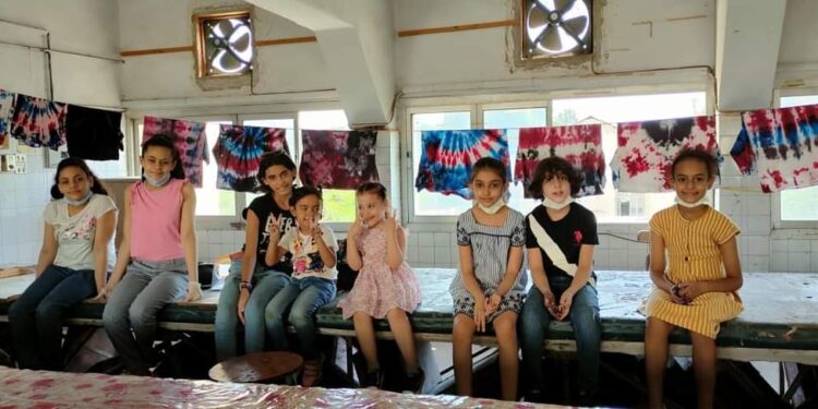 تطبيقية حلوان تنظم ورش للعقد والربط والصباغة وإعادة التدوير.