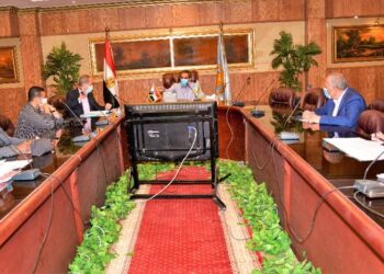 محافظ الغربية يغلق 12 مستودع شديد الخطورة ويوجه بنقل ٥٤ آخرين خارج الكتلة السكنية.