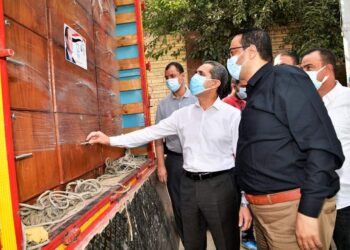 محافظ الغربية يشهد انطلاق ١٤ شاحنة لتجهيزات مدارس حياة كريمة بزفتى.