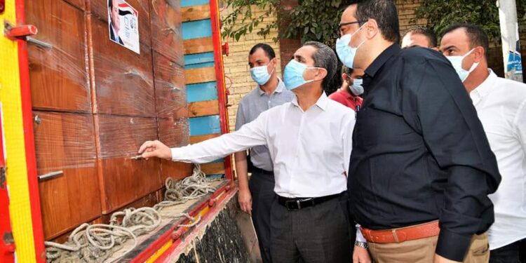 محافظ الغربية يشهد انطلاق ١٤ شاحنة لتجهيزات مدارس حياة كريمة بزفتى.