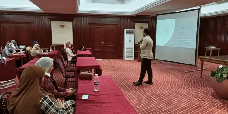 صيدلة حلوان تشارك في تدريب صيادلة وزارة الصحة في الصيدلة الاكلينيكية.