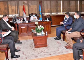 محافظ الغربية يناقش آليات مواجهة الموجة الرابعة لفيروس كورونا بالمحافظة.