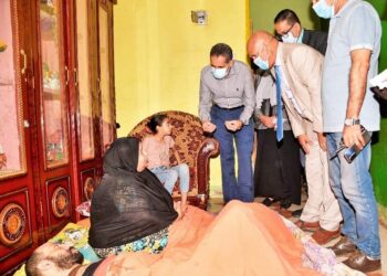 محافظ الغربية يزور الطفلة هنا رضا ” أجدع طفلة في مصر” ويوجه برعاية والديها.