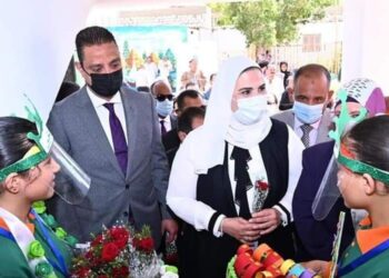 “القباج” تزور عيادات ” 2 كفاية بالمحافظة”.. وتدشن قافلة التمكين الاقتصادي لـبرنامج فرصة.