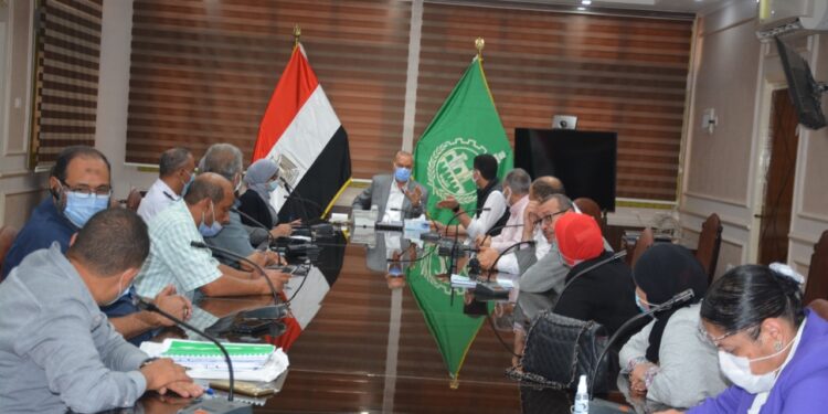 الهجان يناقش الخطة المقترحة لأعمال التطوير لشارع فريد ندا بمدينة بنها