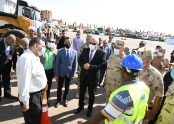 محافظ قنا يتفقد اصطفاف المعدات المشاركة في التدريب العملي المشترك " صقر ٨٧ "