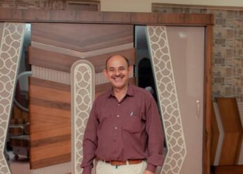 رسالة إلى كل من يمسك القلم ويكتب ..