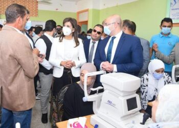 وزيرة الهجرة ومحافظ