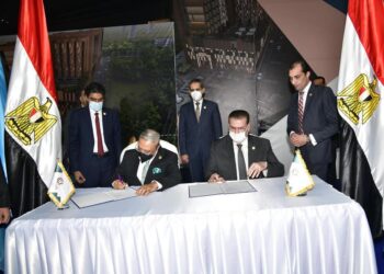 محافظ الغربية ورئيس جامعة