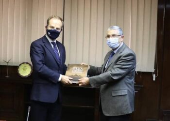 وزير الكهرباء يستقبل