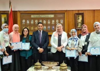 عميد ألسن عين شمس تكرم طلاب البرنامج التدريبي مع الأمم المتحدة