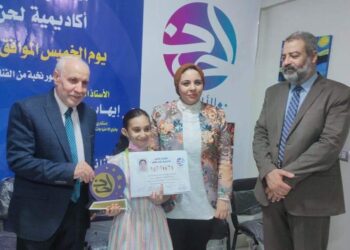 الفنانة التشكيلية حسناء رمضان تتألق في معرض لحن الألوان بطنطا.