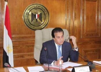 وزير التعليم العالي يستعرض تقريرًا حول أنشطة صندوق رعاية المبتكرين والنوابغ.