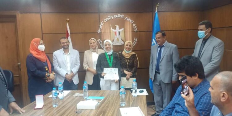 التعليم العالى : تكريم الطلاب الفائزين في الأولمبياد العربى الثانى للرياضيات.