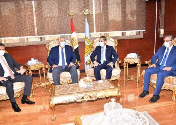 محافظ الغربية يستقبل وزير الزراعة بديوان عام المحافظة.