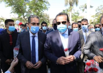 وزير التعليم العالي يتفقد جامعة عين شمس في اليوم الأول للعام الدراسي الجديد.