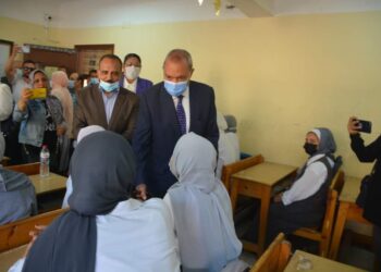 طابور الصباح بمدرسة الشيماء الثانوية بنات  بحضور محافظ القليوبية ورئيس قطاع التعليم بوزارة التربية والتعليم