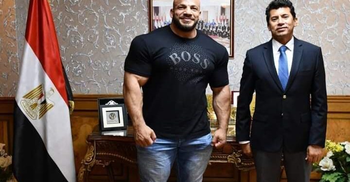 صبحي يهنيء “بيج رامي” بالفوز بلقب مستر أولمبيا للعام الثاني على التوالي.