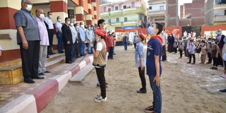 محافظ الغربية يشهد طابور الصباح بمدرسة الحسيني محمد عجاج بزفتى بعد تطويرها ضمن مبادرة ” حياة كريمة”.