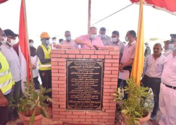 محافظ أسيوط يضع حجر أساس مشروع صرف صحى قرى مركز الفتح.