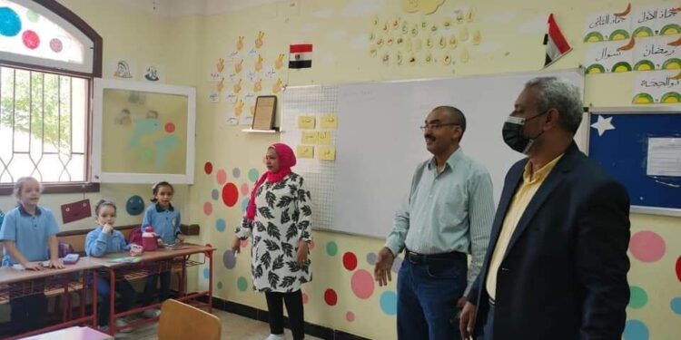 مسئولو جهازى قنا وسوهاج الجديدتين يتفقدون سير العمل بالمدارس للأطمئنان على انتظام الدراسة