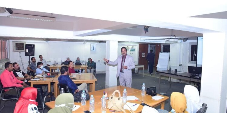 استمرار البرامج التدريبية عن طرق كتابة البحث لمعاوني أعضاء هيئة التدريس بجامعة سوهاج .