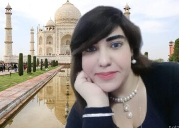 قصيدة بعنوان:  (أُمهِلُكَ لحظة فِى القرارِ كى تعُود)