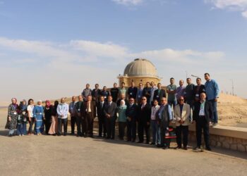 وزير التعليم العالي يتلقى تقريرًا حول بدء أعمال المدرسة العربية الأولى في الفيزياء الفلكية.