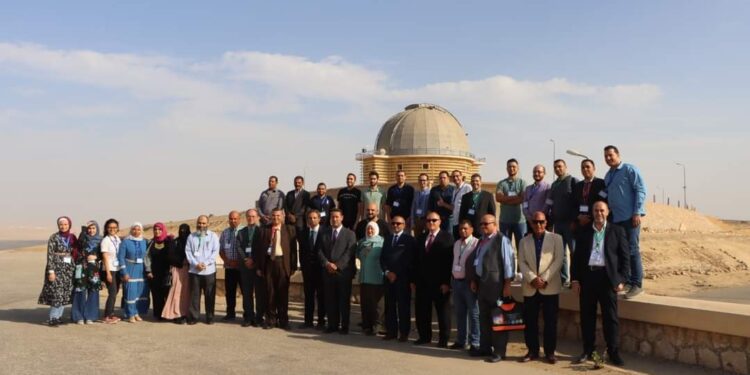 وزير التعليم العالي يتلقى تقريرًا حول بدء أعمال المدرسة العربية الأولى في الفيزياء الفلكية.