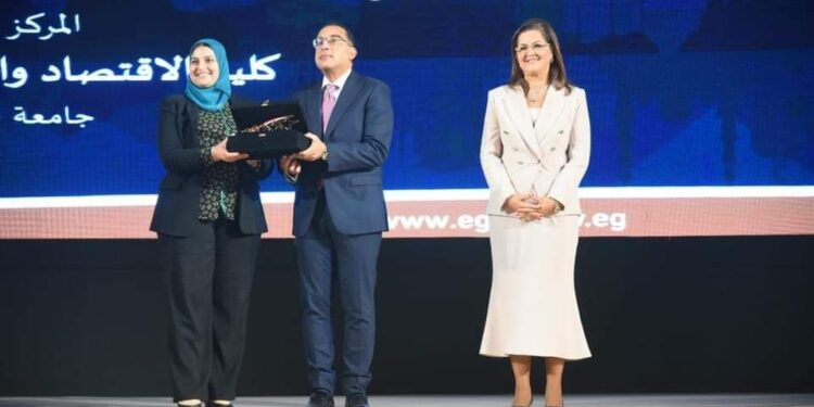 المركز الأول لكلية الحاسبات والمعلومات جامعة عين شمس بمسابقة جائزة التمييز  الحكومي