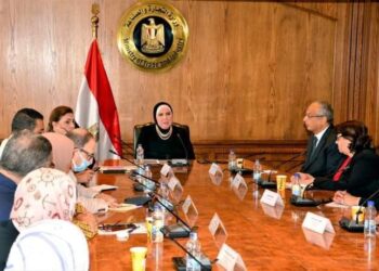 وزيرة التجارة والصناعة تبحث مع قيادات هيئة الرقابة  الارتقاء بمنظومة الخدمات المقدمة لمجتمع الاعمال.