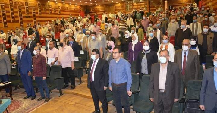 محافظ المنيا في حوار مجتمعي مع المواطنين حول تطوير الصعيد