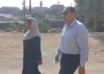 محافظ الشرقية يُفاجئ العاملين بالوحدة المحلية بسواده بمركز فاقوس.