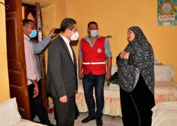 “محافظ الشرقية”يتفقد الأسر المستحقة لسكن كريم و يوجه إعانات فورية