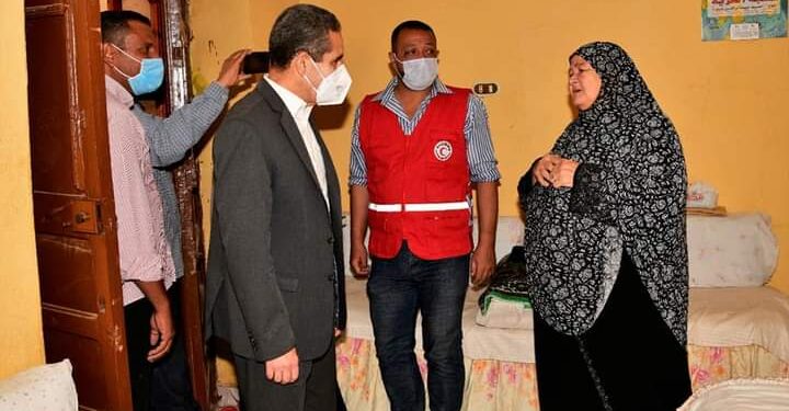 “محافظ الشرقية”يتفقد الأسر المستحقة لسكن كريم و يوجه إعانات فورية