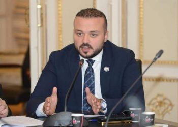 عضو مجلس إدارة النادي الأهلي يصف قرار الرئيس السيسي بإلغاء مد حالة الطوارئ بالشجاع والسباق