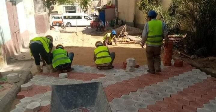 محافظ أسيوط : شوارع حي غرب تتزين ببلاط الإنترلوك