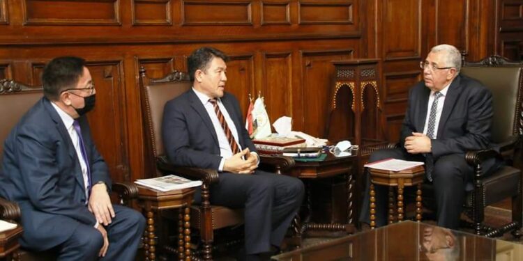 “القصير ” يستقبل المدير العام للمنظمة الاسلامية للأمن الغذائي.